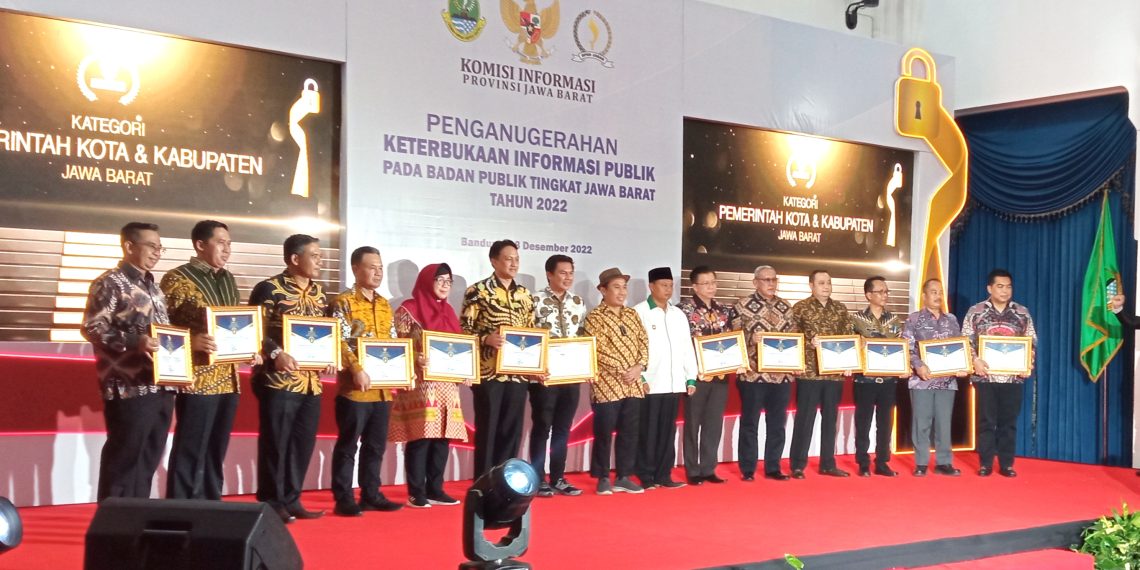 KID Jabar Award Beri Penghargaan 17 OPD dan 13 Kota/Kab
