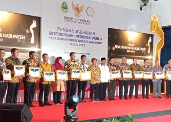 KID Jabar Award Beri Penghargaan 17 OPD dan 13 Kota/Kab