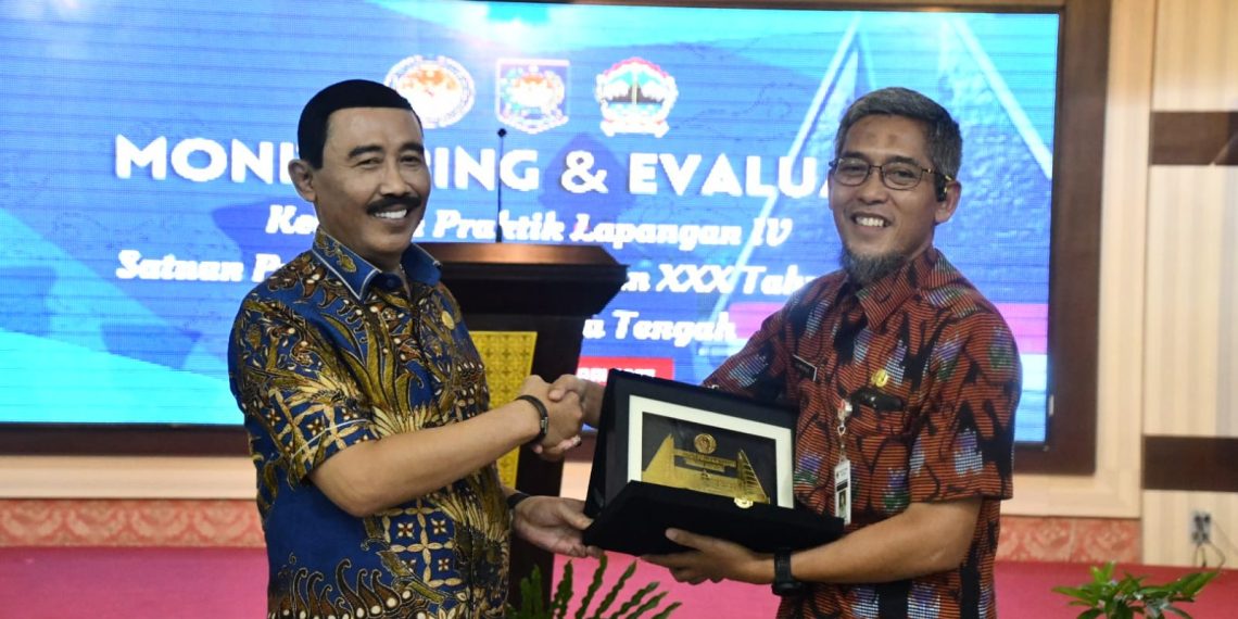 Rektor IPDN, Dr. Drs. Hadi Prabowo, M.M bersama Sekretaris Daerah Provinsi Jawa Tengah, Sumarno, S.E., M.M