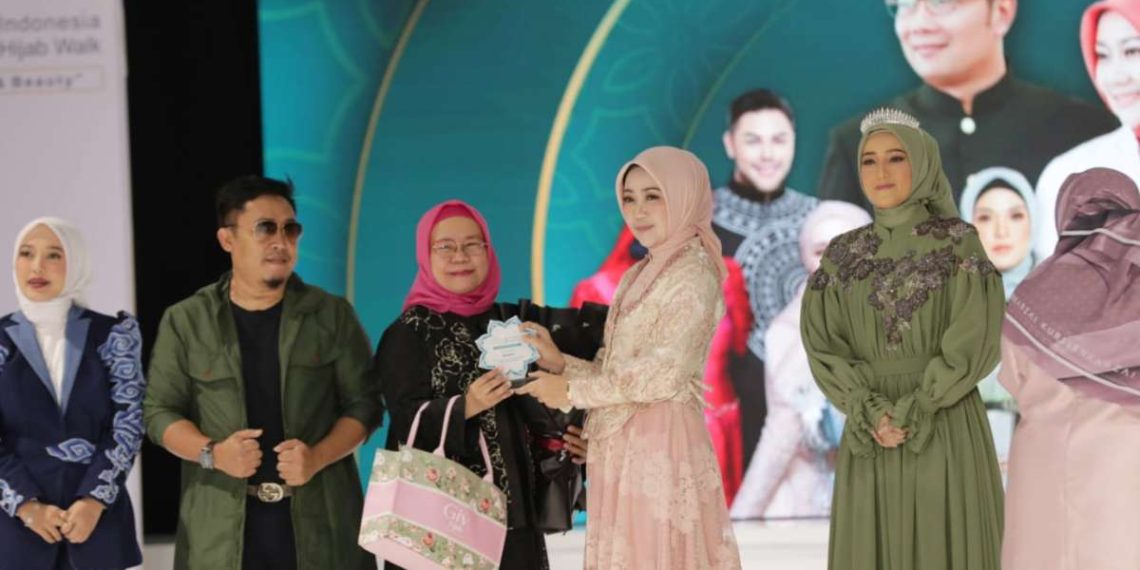 Indonesia Hijab Walk 2023, Atalia : Desainer “Fashion” Muslim Indonesia Harus Maju dan Mendunia