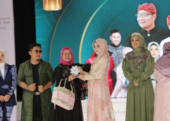 Indonesia Hijab Walk 2023, Atalia : Desainer “Fashion” Muslim Indonesia Harus Maju dan Mendunia
