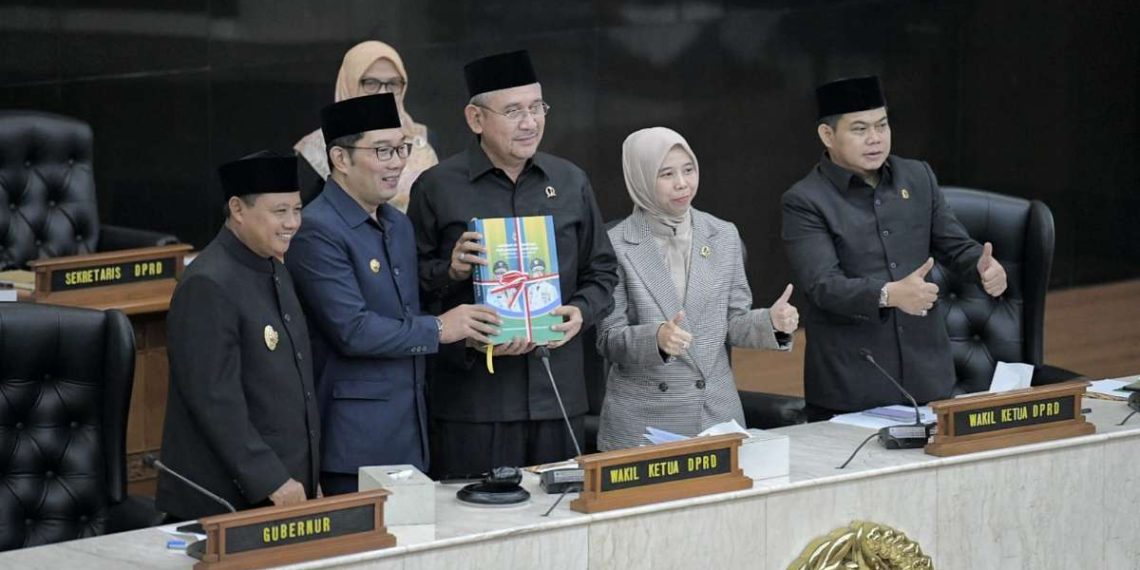 Gubernur Ridwan Kamil Sampaikan LKPJ Tahun 2022, Diraih 157 penghargaan pembangunan