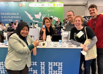 Q Prosessor Java Halu Coffee asal KBB, Jabar, Rani Mayasari saat pameran di Specialty Coffee Expo di Portland, Amerika Serikat, Minggu (23/04/2023)