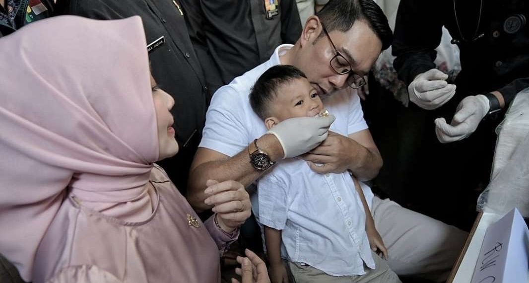 Gubernur Ridwan Kamil Antar Arkana Imunisasi Polio ke Posyandu, Waspada Potensi Penularan saat Lebaran