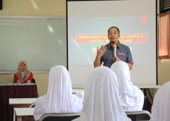 Prodi S1 Humas Tel-U Gelar Roadshow, Ratusan Siswa Antusias Ikuti PR Writing Competition