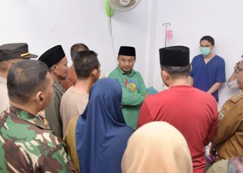 Uu Ruzhanul Jenguk Siswi SMK di Ciamis yang Diserang Orang Tak Dikenal