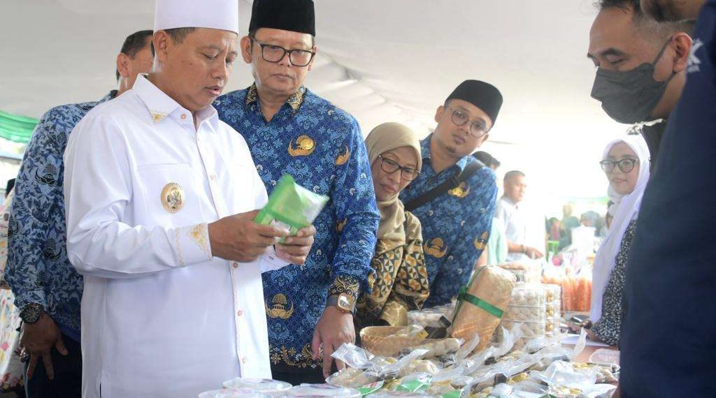 Pemdaprov Gelar Bazar Ramadan dan Baksos, Wagub Uu:Ringankan dan Bahagiakan Masyarakat
