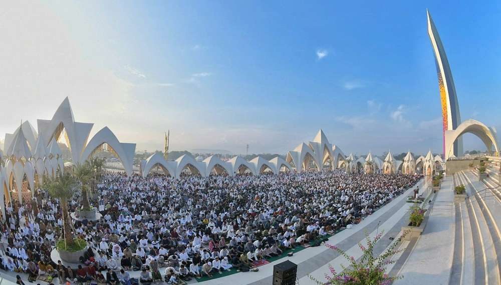 Ribuan Warga Padati Salat Idulfitri Perdana di Masjid Raya Al Jabbar