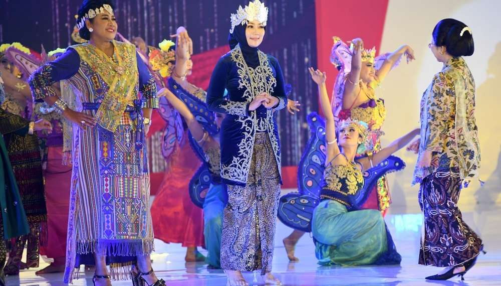 Atalia Ridwan Kamil Ikut Fashion Show HUT Dekranas