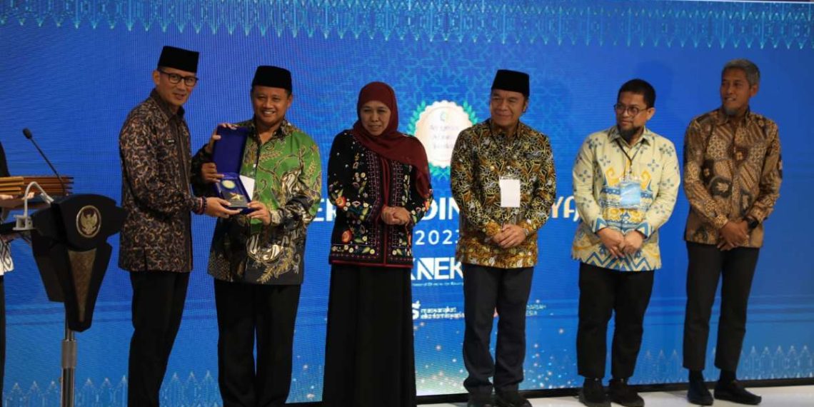 Pemdaprov Jabar Terima Lima Penghargaan Anugerah Adinata Syariah 2023