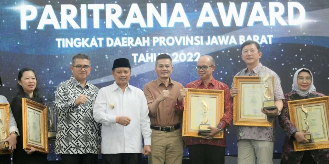 Serahkan Penghargaan Paritrana Award Tingkat Jabar, Uu Ruzhanul: Perhatikan dan Lindungi Tenaga Kerja