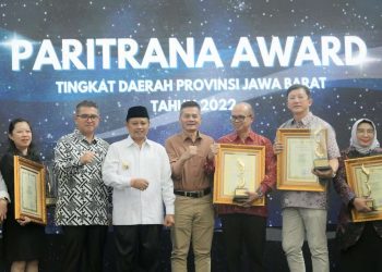 Serahkan Penghargaan Paritrana Award Tingkat Jabar, Uu Ruzhanul: Perhatikan dan Lindungi Tenaga Kerja