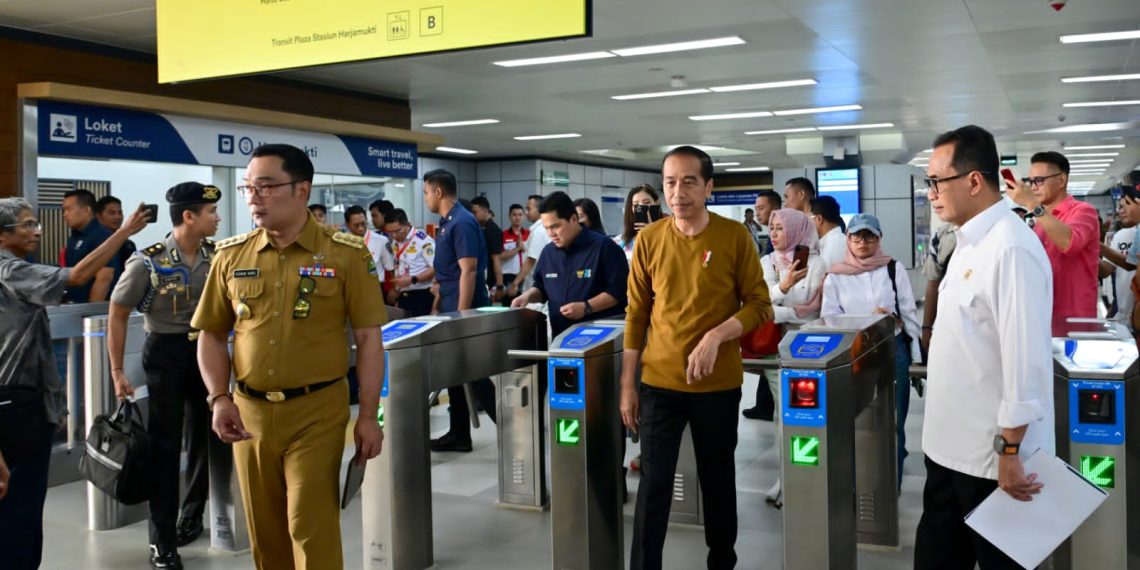 Presiden Joko Widodo Jajaki LRT Jabodebek