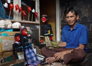 Toto Hadiyanto Sang Perajin Wayang Golek dari Kota Bandung