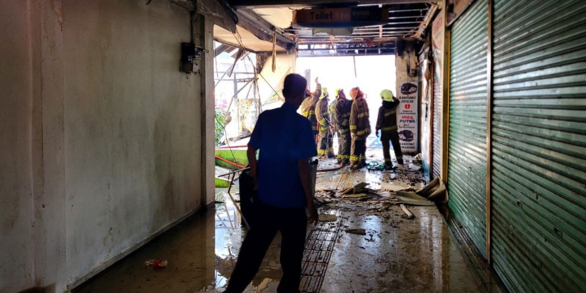 Belasan Kantin Terminal Leuwipanjang Kebakaran