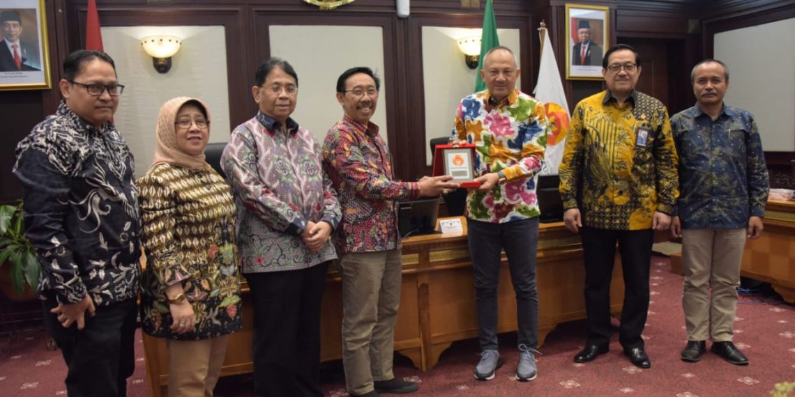 Pemdaprov Jabar dan KASN Teken MoU Center of Excellence Manajemen ASN Berbasis Sistem Merit