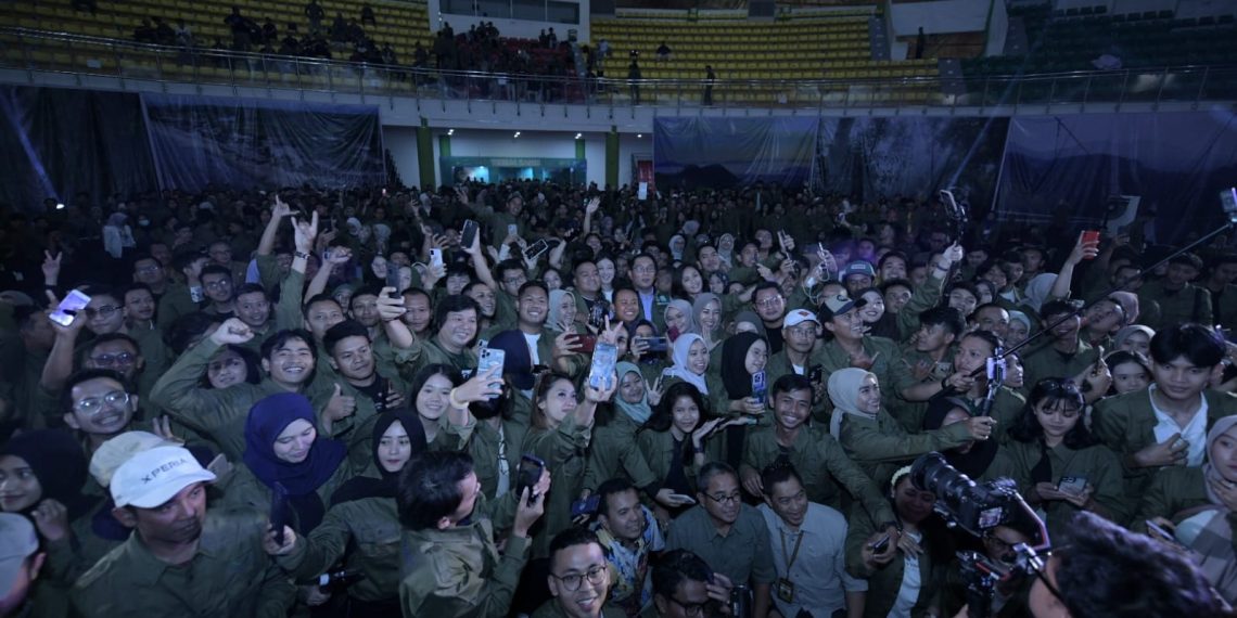 855 Duta Pariwisata Jabar resmi dikukuhkan Gubernur Jabar Ridwan Kamil di Sport Center, Arcamanik, Selasa (8/8).