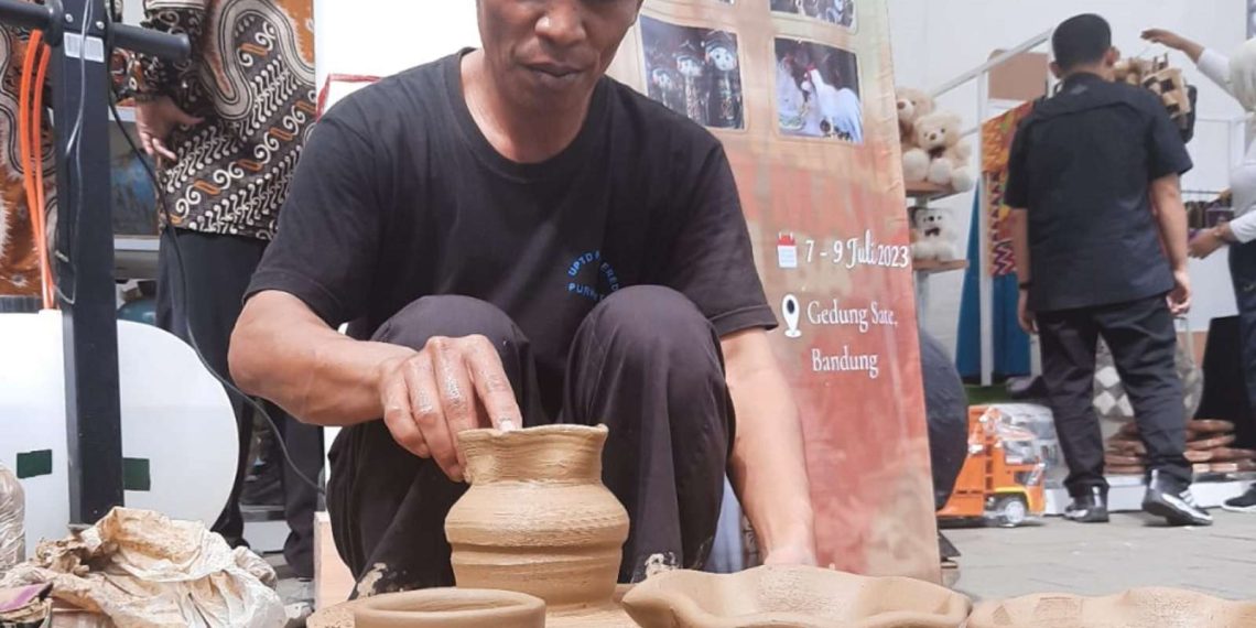 Gerabah Plered Purwakarta DIpamerkan di KKJ-PKJB