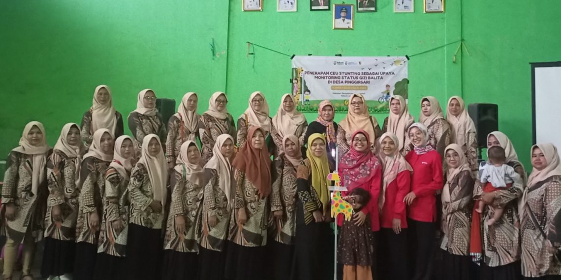 Tel-U Beri Bantuan Alat Deteksi Stunting ke Posyandu Pinggirsari