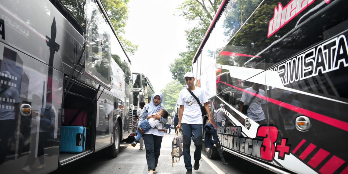 1.150 Peserta Mudik Asyik Bersama BUMN  Dilepas di Gedung Sate