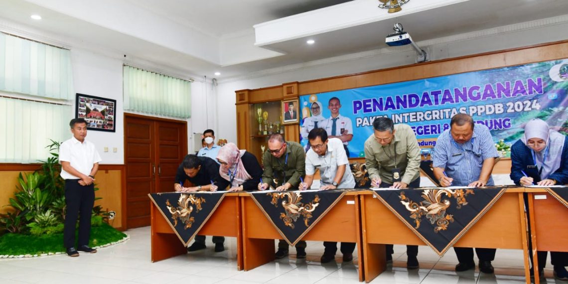 Operator hingga Kepala Sekolah Tanda Tangani Pakta Integritas PPDB Jabar 2024