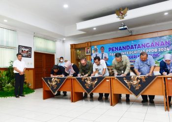 Operator hingga Kepala Sekolah Tanda Tangani Pakta Integritas PPDB Jabar 2024