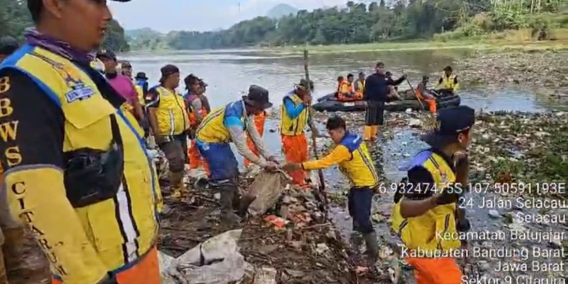 Tuntas 7 Hari! Penanganan Sampah di Jembatan Sapan Batujajar