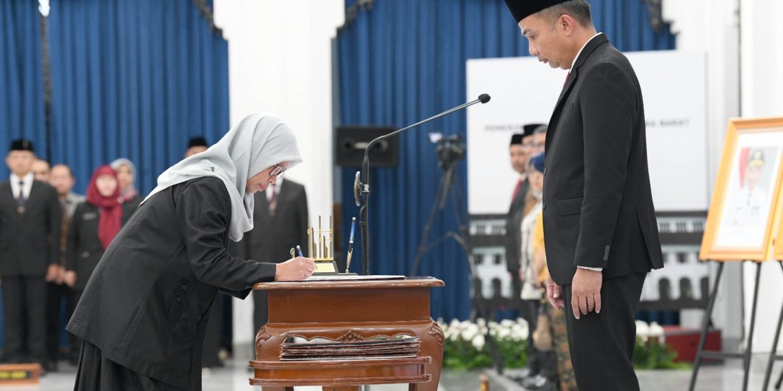 5.864 ASN di Lingkungan Pemprov Jabar, Bey Ingatkan Pelayanan Masyarakat