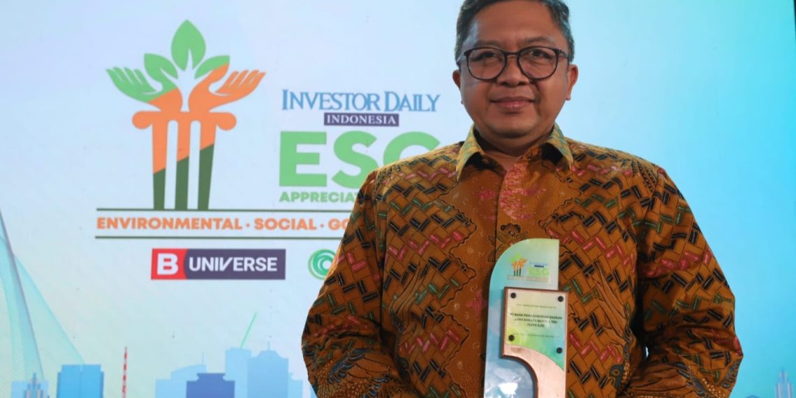 bank bjb Raih Dua Penghargaan Bergengsi di Bidang ESG dan GCG
