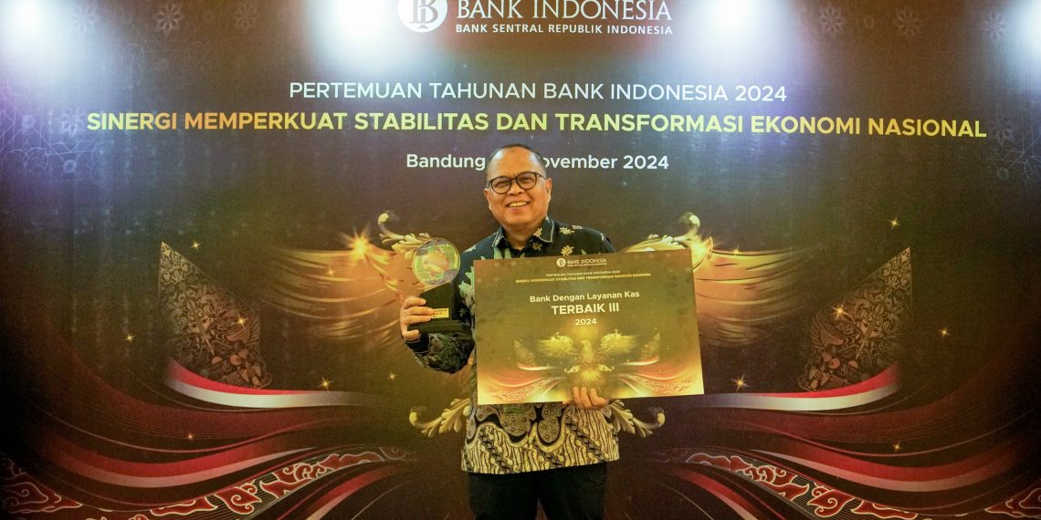 bank bjb Raih Penghargaan Bank dengan Layanan Kas Terbaik 2024