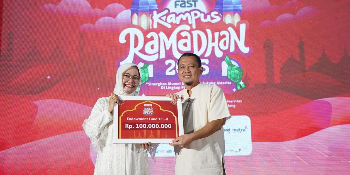 Presiden FAST Sri Safitri bersama Rektor Telkom University Prof. Suyanto dalm event FAST Ramadan di Kampus Telkom University, akhir pekan lalu.
