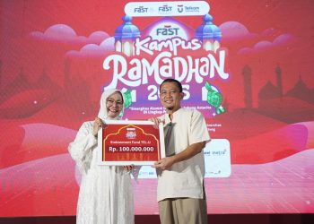 Presiden FAST Sri Safitri bersama Rektor Telkom University Prof. Suyanto dalm event FAST Ramadan di Kampus Telkom University, akhir pekan lalu.
