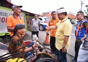 Herman Cek Pemberian Insentif Penarik Becak dan Kusir Delman di Cirebon
